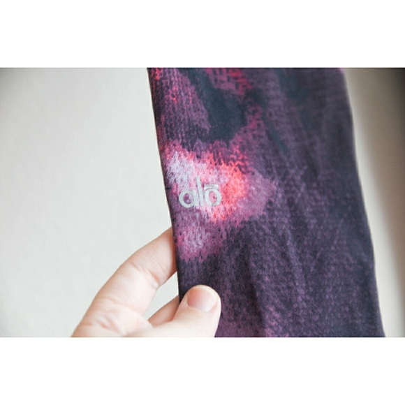 Alo Yoga Ruby Red Smoke Leggings - Picture 4 of 7